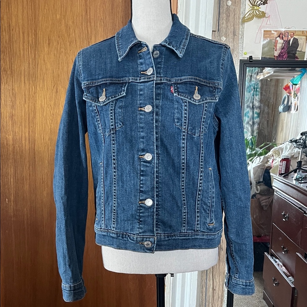Levi's Classic Blue Denim Trucker Jacket